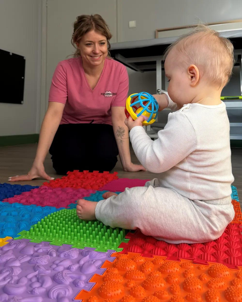 Zajęcia na macie sensorycznej z dzieckiem